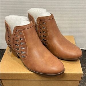 New Marco Republic Size 7.5 Brown Booties (Oslo)